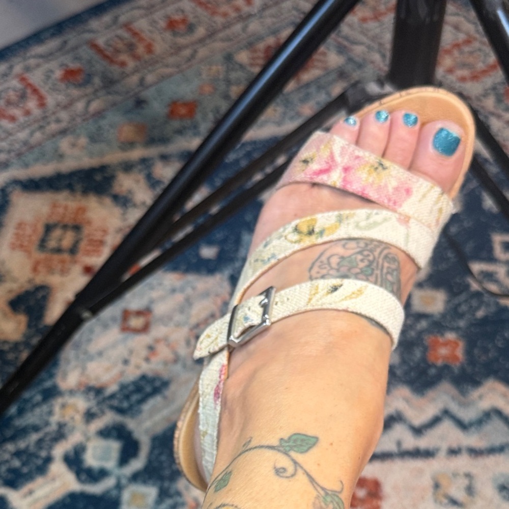 Floral Strappy Women's Sandal in Pastel Pink and Cream